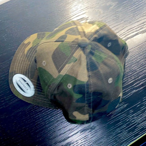 Men’s Camo, Flat Bill, Nixon Brand Hat - Picture 3 of 3